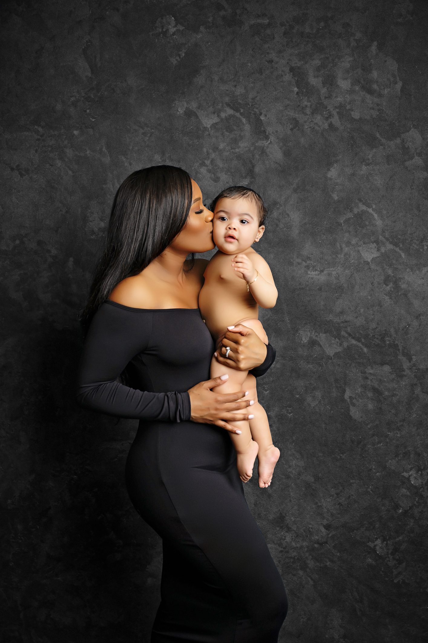 Mommy & me photoshoot in studio. San Antonio baby photographer . San antonio newborn photographer.