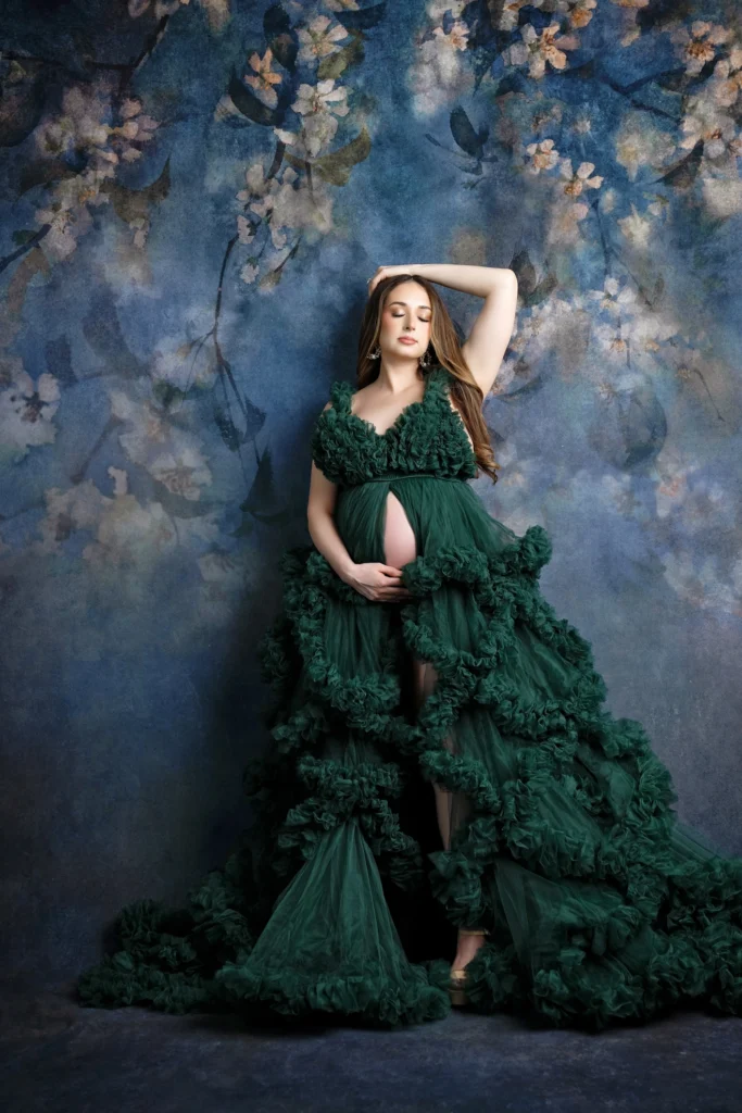 Maternity photoshoot in studio. Pregnant mom posing for camera. Photoshoot in san antonio. Green ruffle maternity gown.