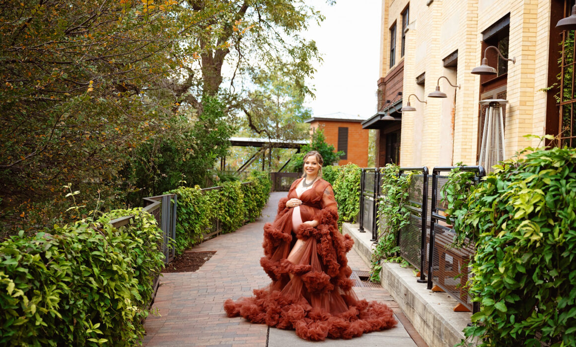 maternity photography session san antonio outdoor