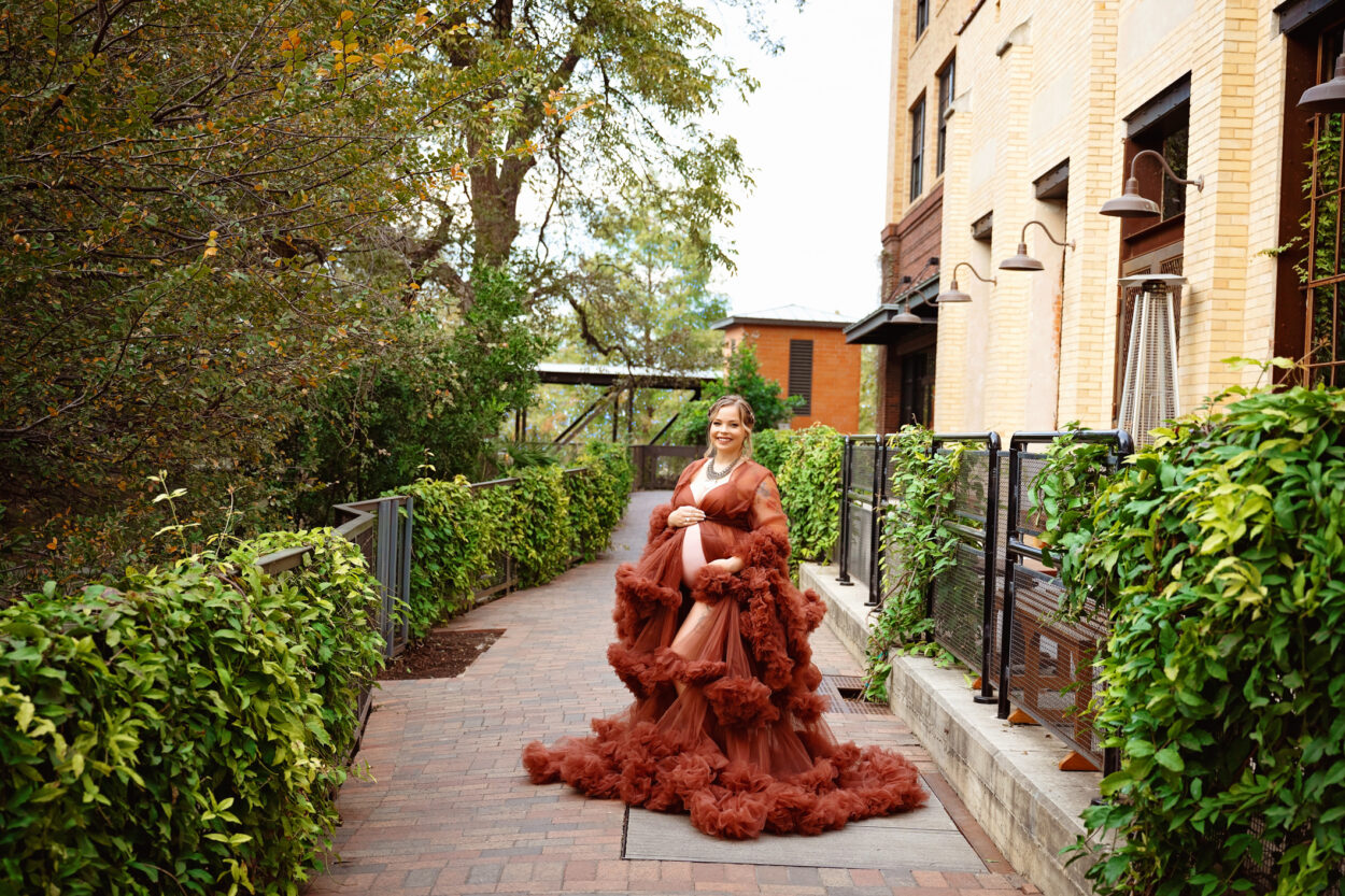 maternity photography session san antonio outdoor