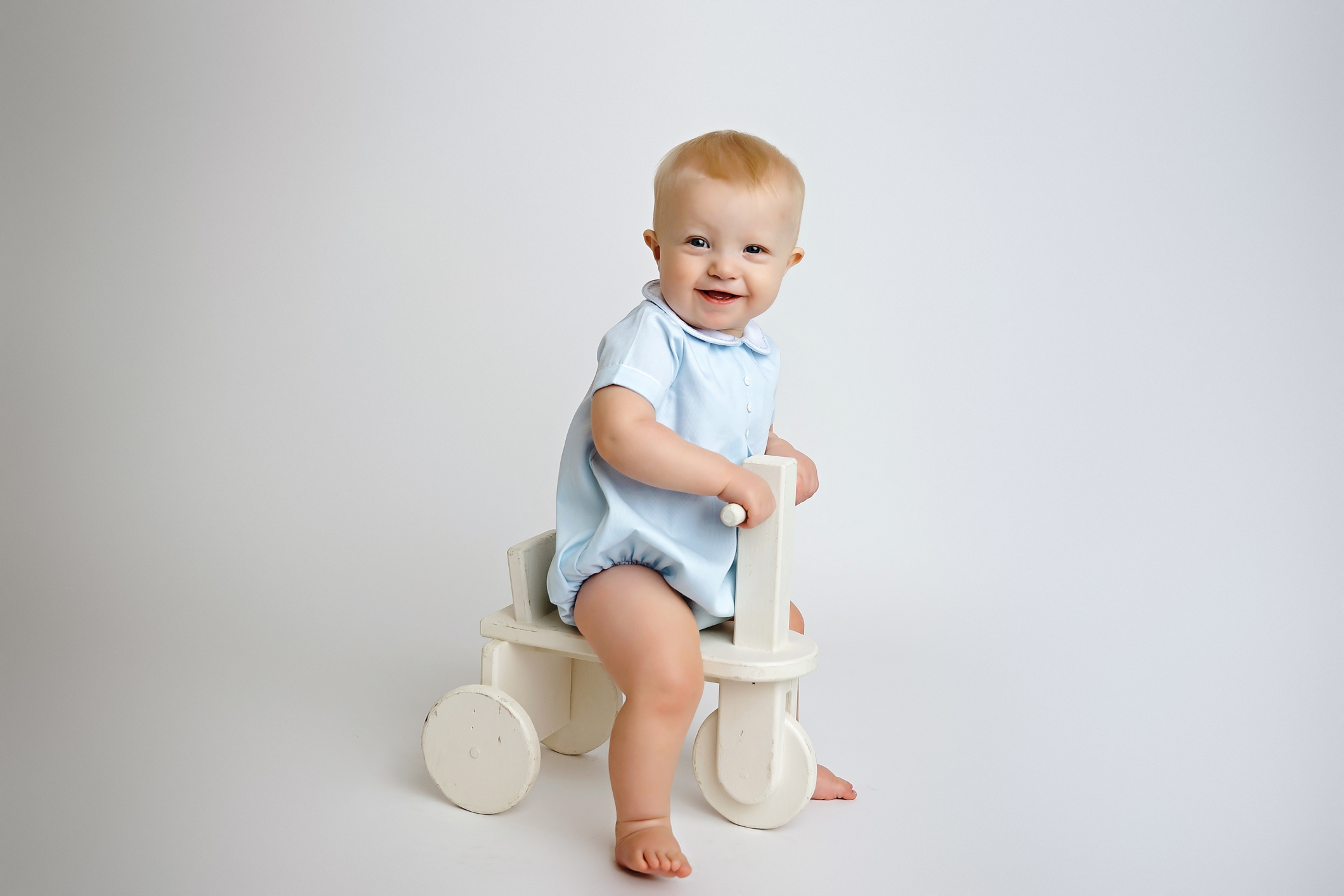 cake smash san antonio smiling baby photoshoot cake smash san antonio smiling baby photoshoot