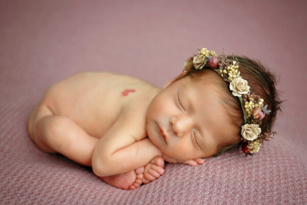 san antonio newborn photographer curled pose
