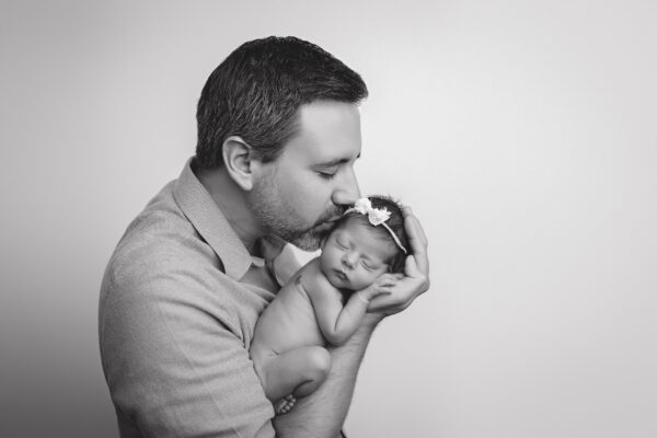 san antonio newborn photographer father poses