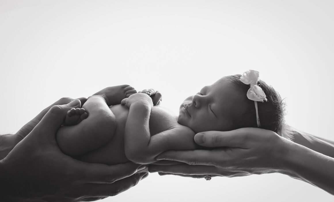 san antonio newborn photographer parent poses