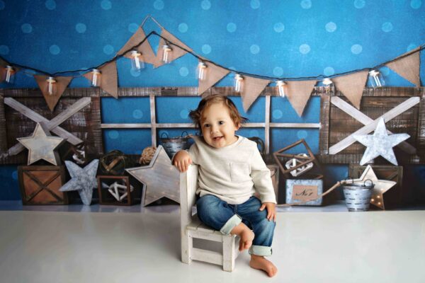 san antonio cake smash photographer with blue backdrop